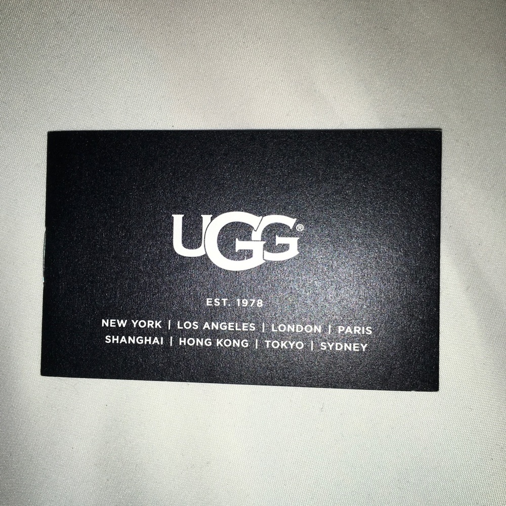 UGG - Picture 8 of 8